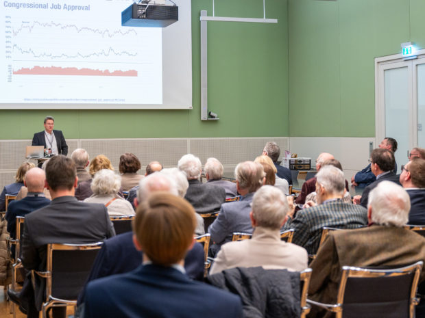 „Quo vadis, Amerika?“ – eine erfolgreiche Vortragsveranstaltung mit Dr. Andreas Etges „Quo vadis, Amerika?“ – eine erfolgreiche Vortragsveranstaltung mit Dr. Andreas Etges